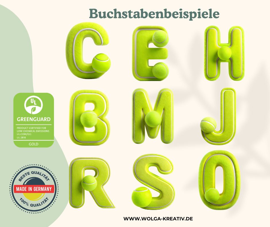 Detailansicht von Tennisball und Schläger auf Metalltasse