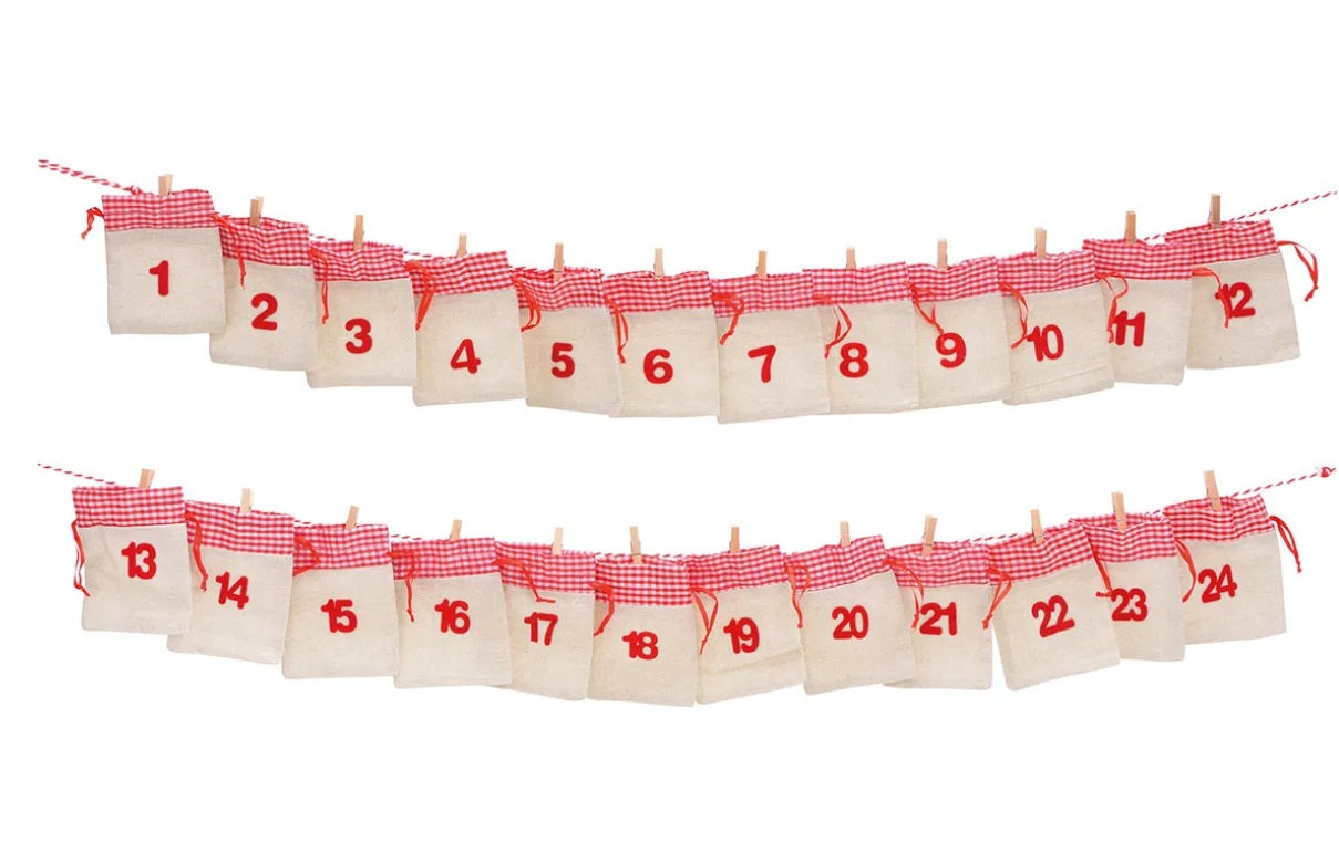 Adventskiste aus Holz mit Namen & skandinavischen Motiven