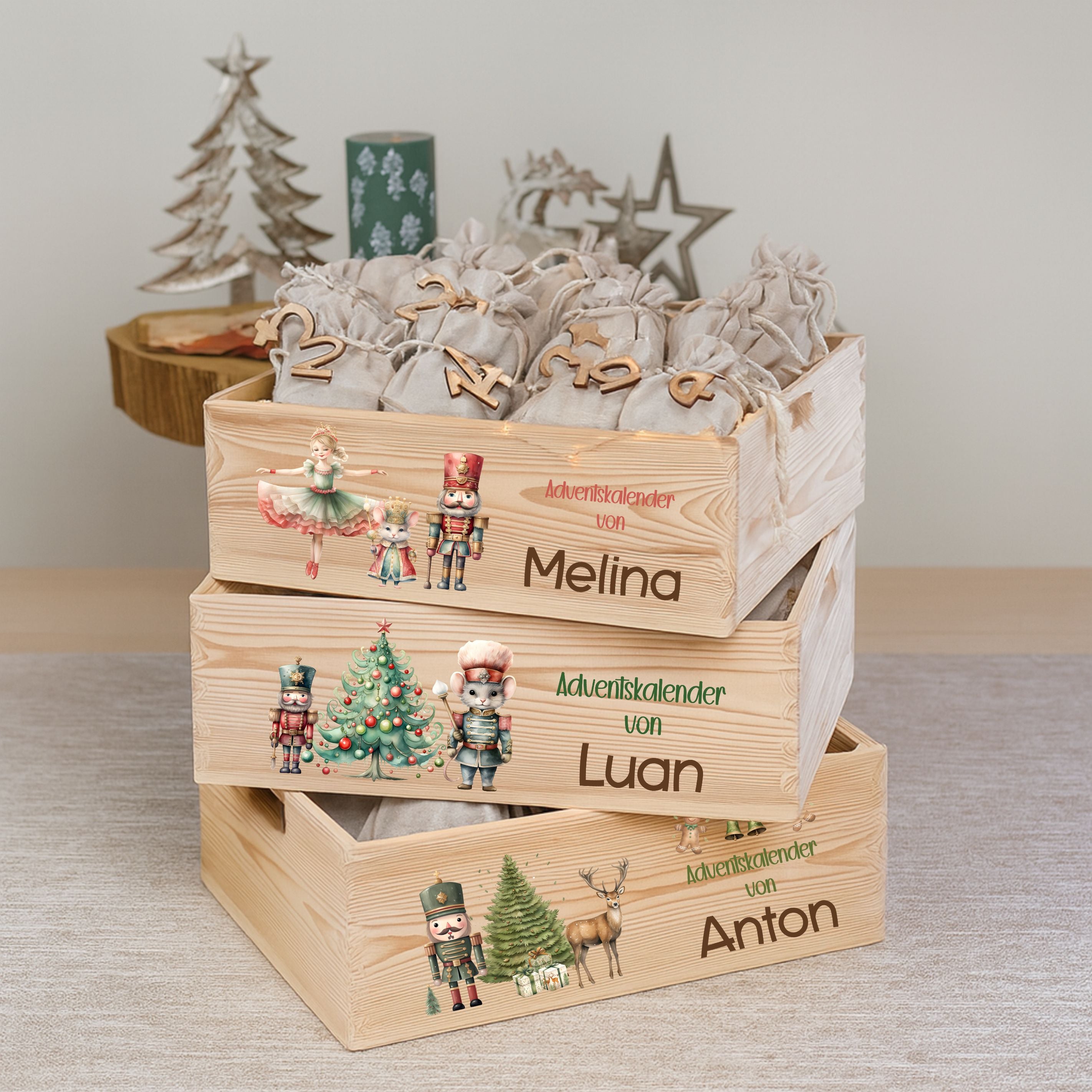 Adventskiste aus Holz mit Namen & skandinavischen Motiven