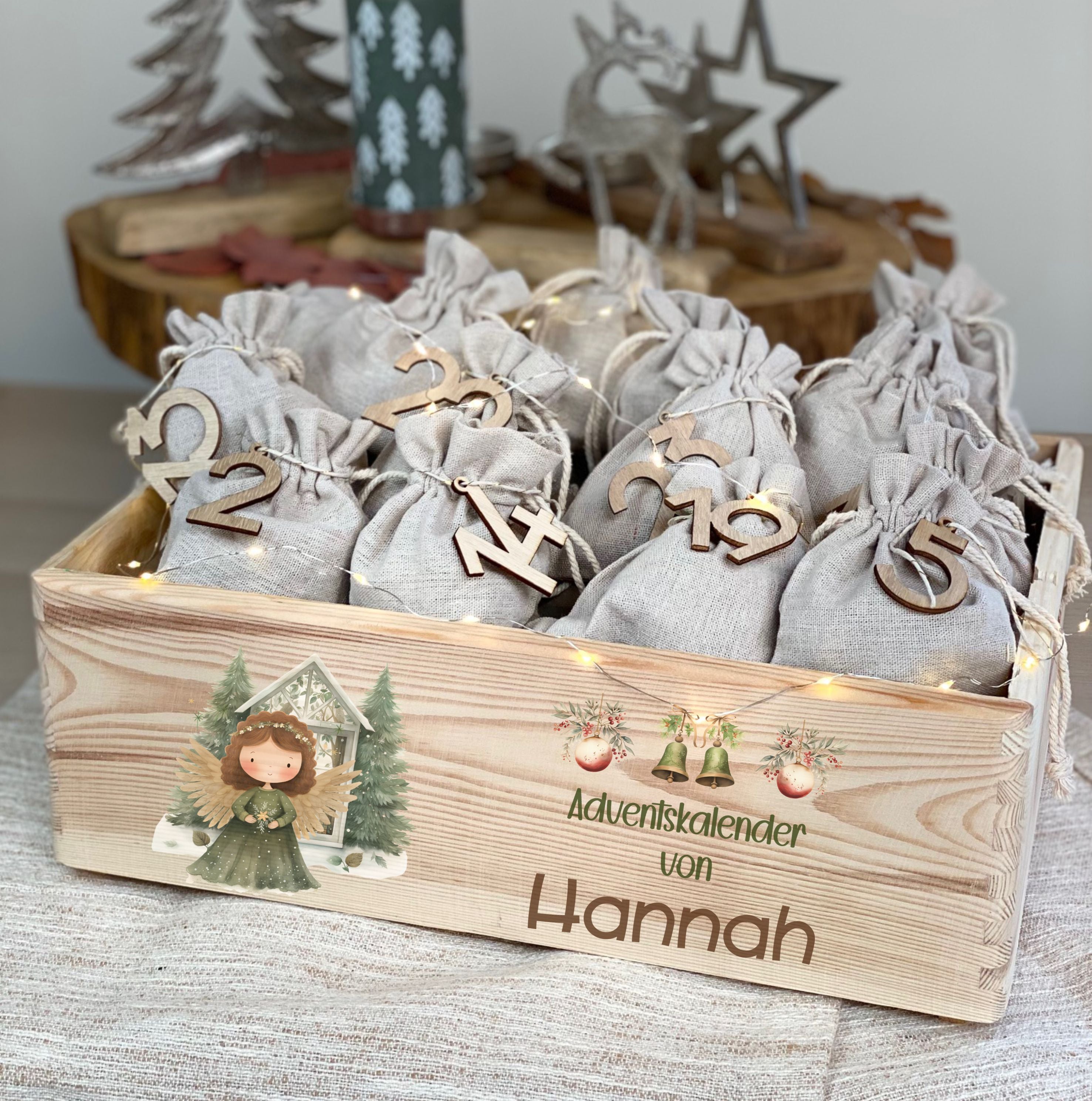 Adventskiste aus Holz mit Namen & skandinavischen Motiven