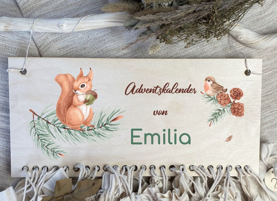 Adventskalender aus Holz und Stoffsäckchen Eichhörnchen am Ast