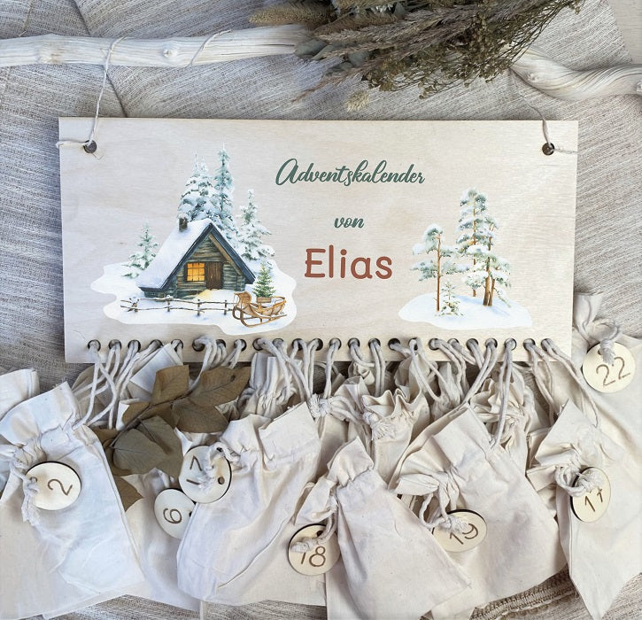 Personalisierter Holz-Adventskalender mit Namen Winterhaus