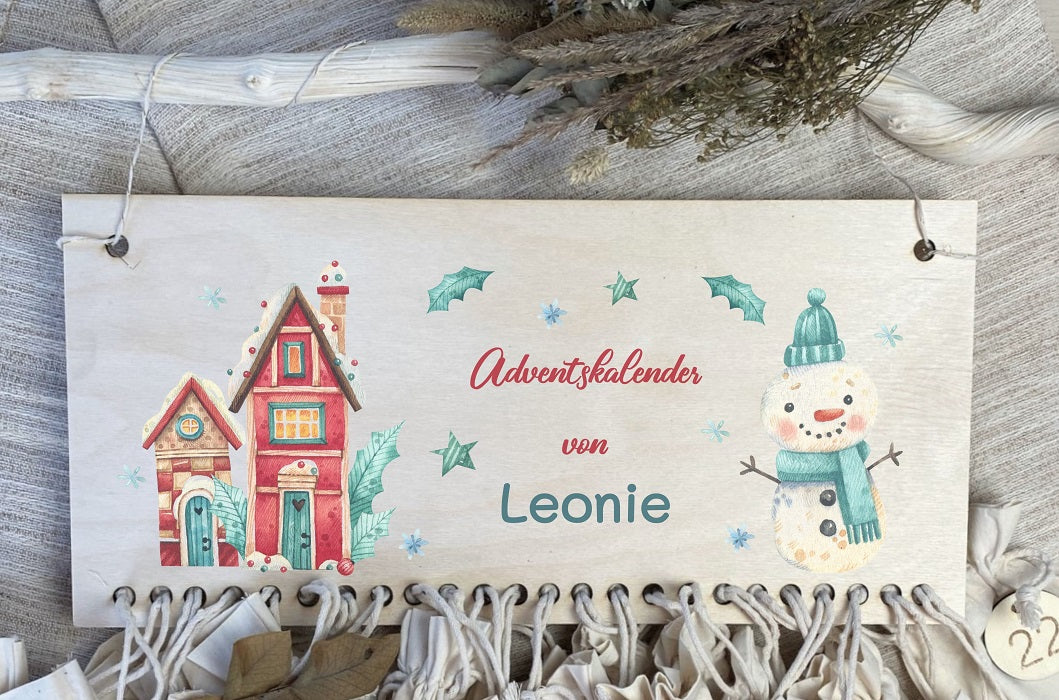 Personalisierter Holz-Adventskalender mit Namen Lebkuchenhaus