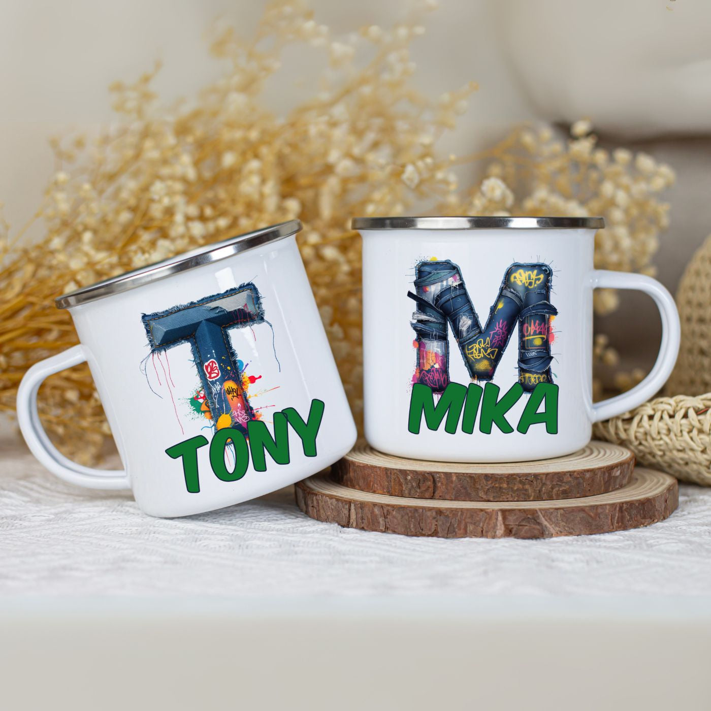 Emaille Becher mit Name personalisiert im Graffiti Jeans Design
