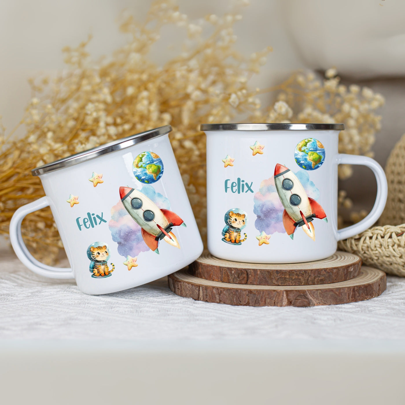 Emaille Tasse personalisiert – Kindertasse mit Namen und Weltall-Motiv