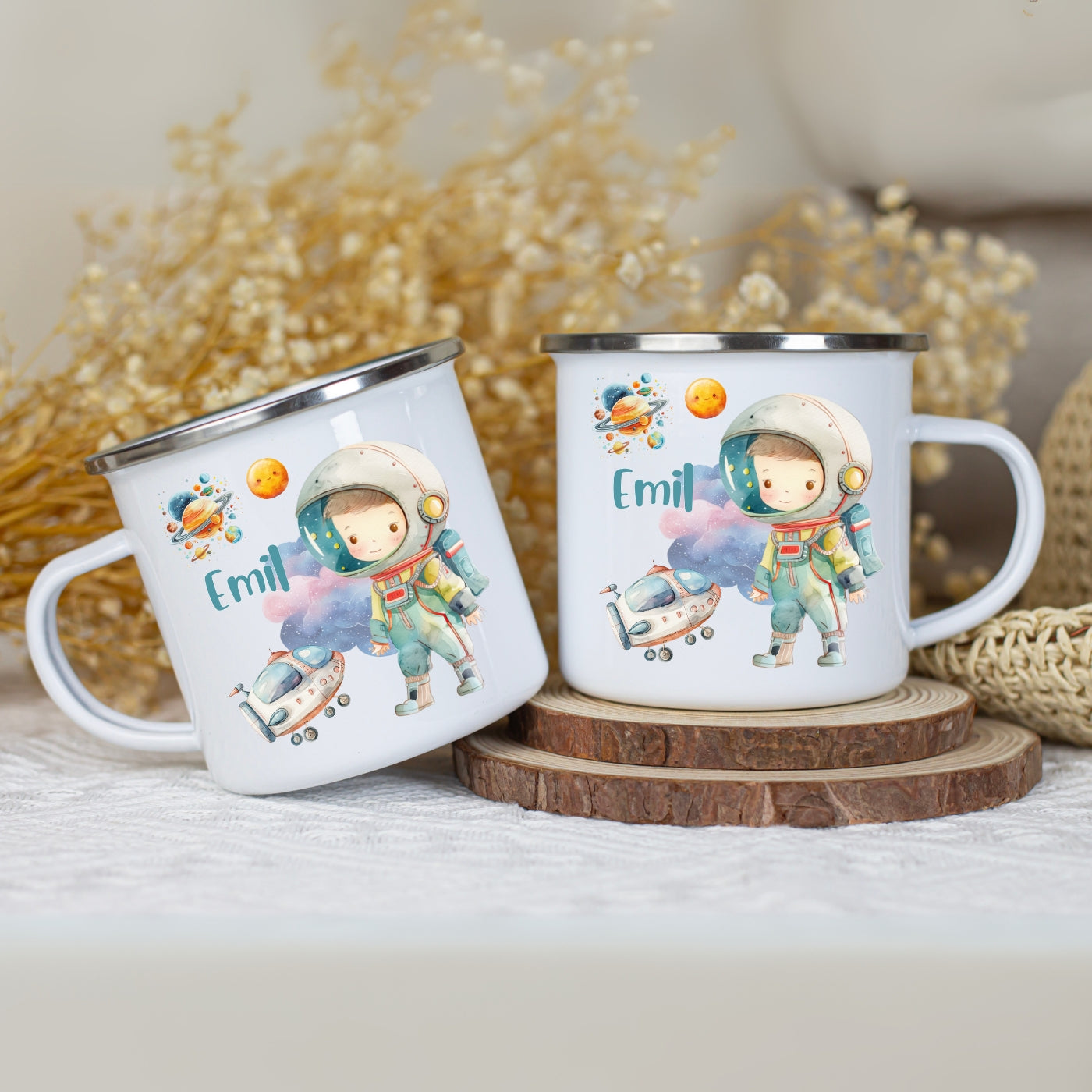 Emaille Tasse personalisiert – Kindertasse mit Namen und Weltall-Motiv