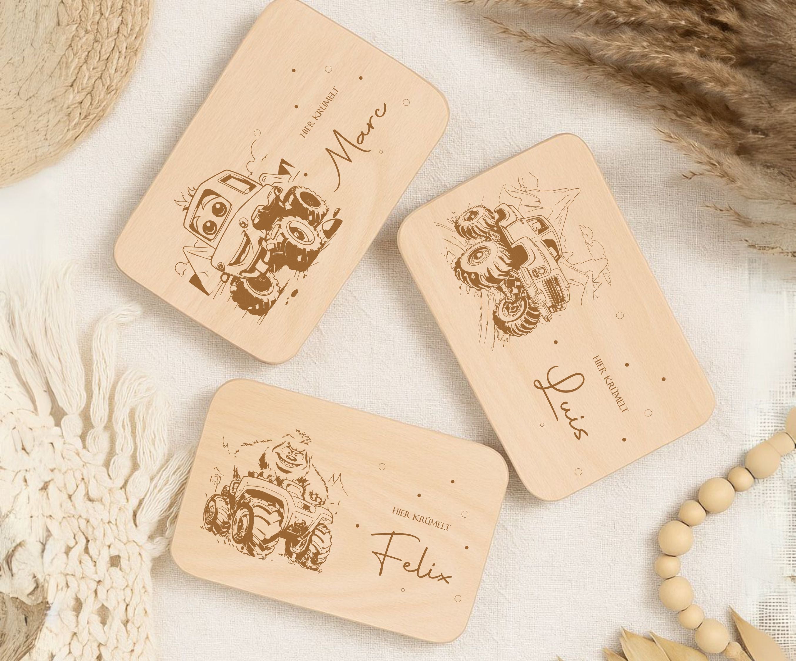 Personalisiertes Frühstücksbrettchen Kinder – Gravur mit Monstertruck Motiv und Namen