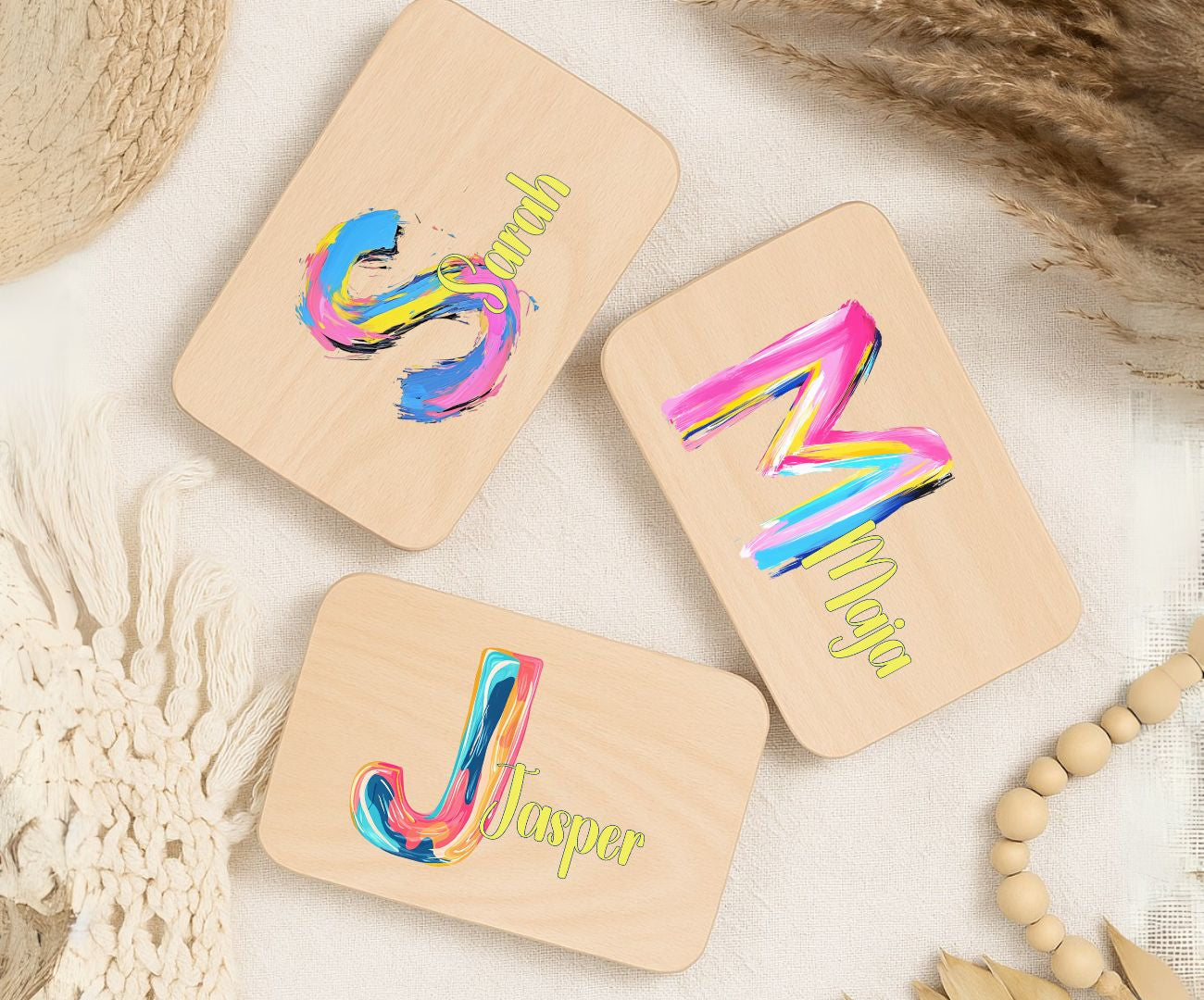 Frühstücksbrettchen Kinder personalisiert mit modernem Farbdesign
