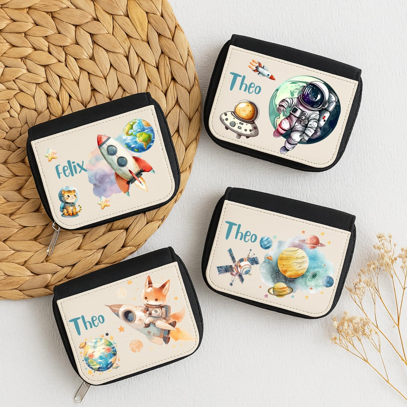 Personalisierte Kinder-Geldbörse mit Weltraum-Motiv – Rakete, Astronaut und Planeten