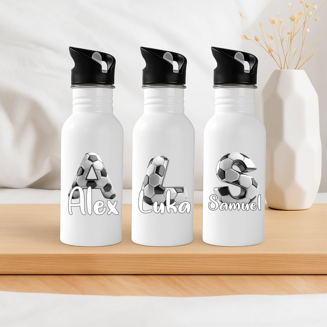 Personalisierte Trinkflasche mit Strohhalm Kinderflasche mit Namen und Fussball Buchstabe für Schule und Kindergarten